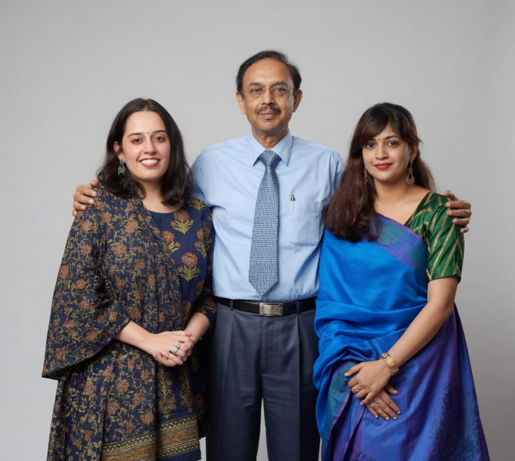 Dr. Ravindra Jharia, alumnus of GMC Nagpur (Batch of 1973), with his daughters, Ritika and Radhika.