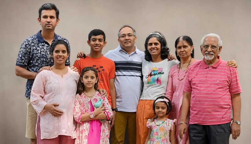 Dr Sanjeev Saoji. GMC Nagpur 1973 batch alumnus. Psychiatrist at Aurangabad. With family.